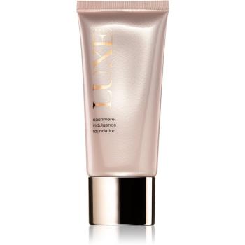 Avon Luxe Makeup gyengéd make-up világosító hatással matt hatásért árnyalat Medium Bisque 30 ml