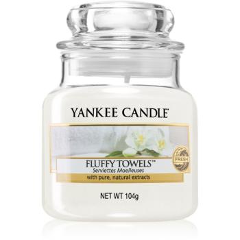 Yankee Candle Fluffy Towels illatos gyertya Classic közepes méret 104 g