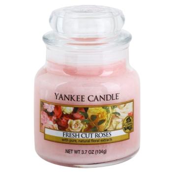 Yankee Candle Fresh Cut Roses illatos gyertya Classic kis méret 104 g